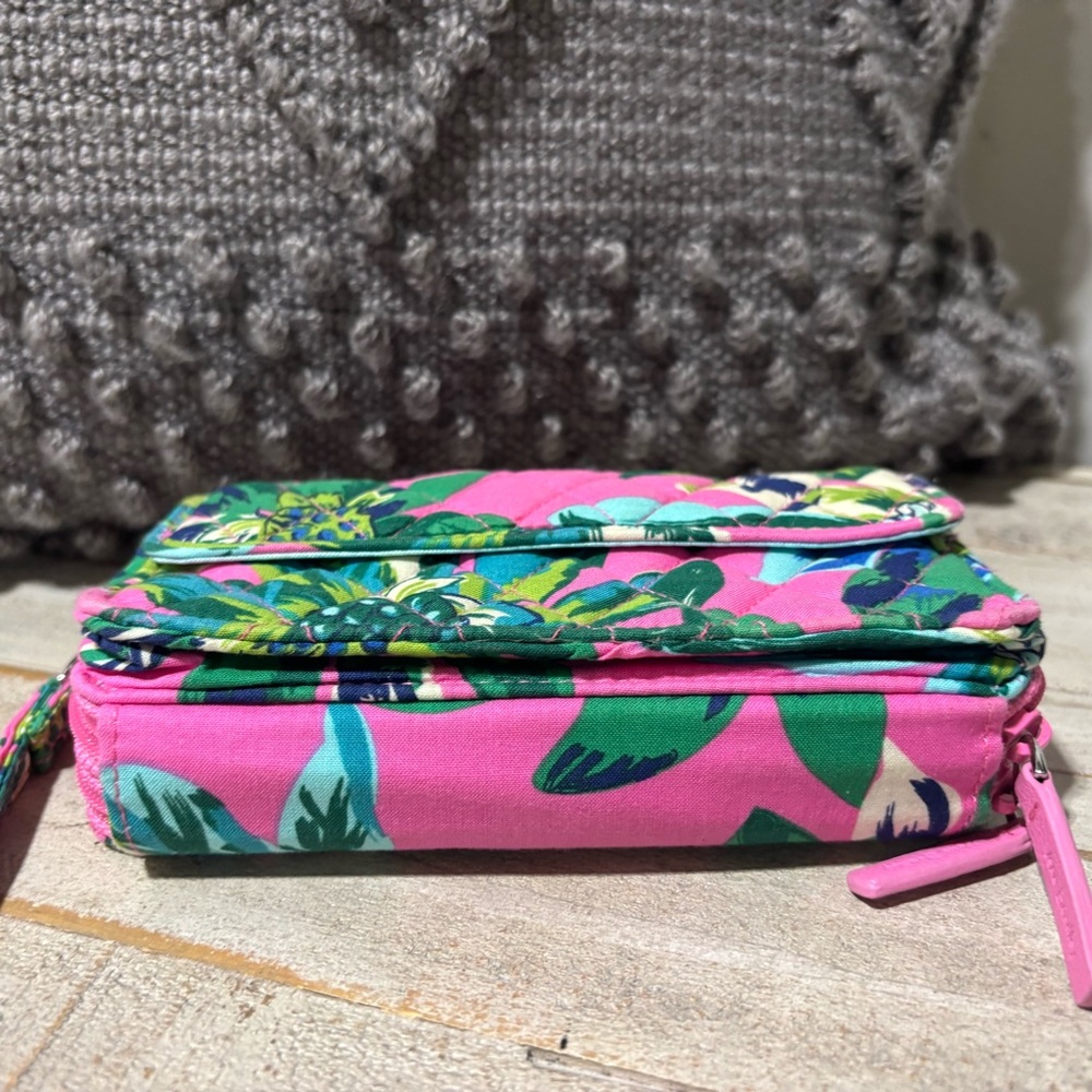 ❤️Vera Bradley RFID Tropical Paradise Wristlet/Wallet - Picture 3 of 5